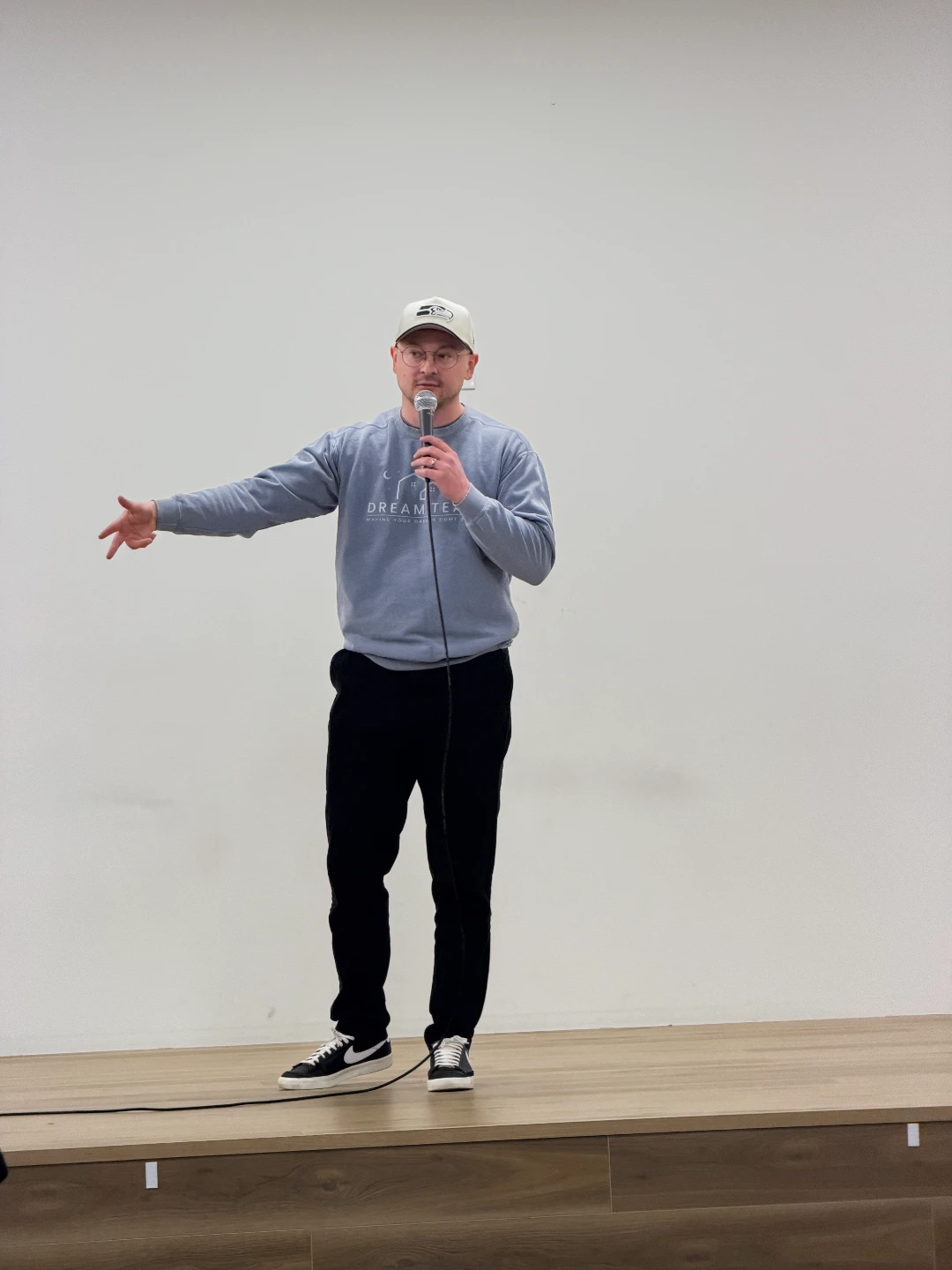 Meeting photo 11